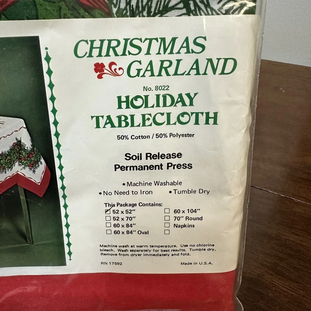 Vintage Retro Christmas Garland Holiday No Iron Tablecloth 52 x 52 NEW NOS